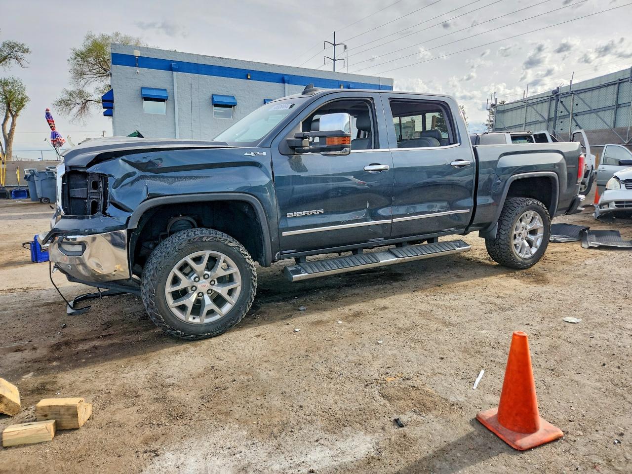 Salvage GMC Sierra Image