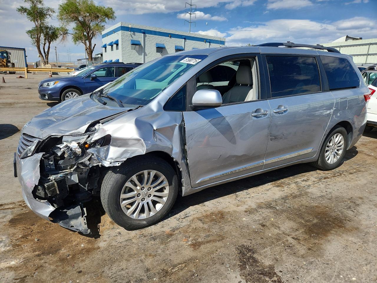 Salvage Toyota Sienna Image