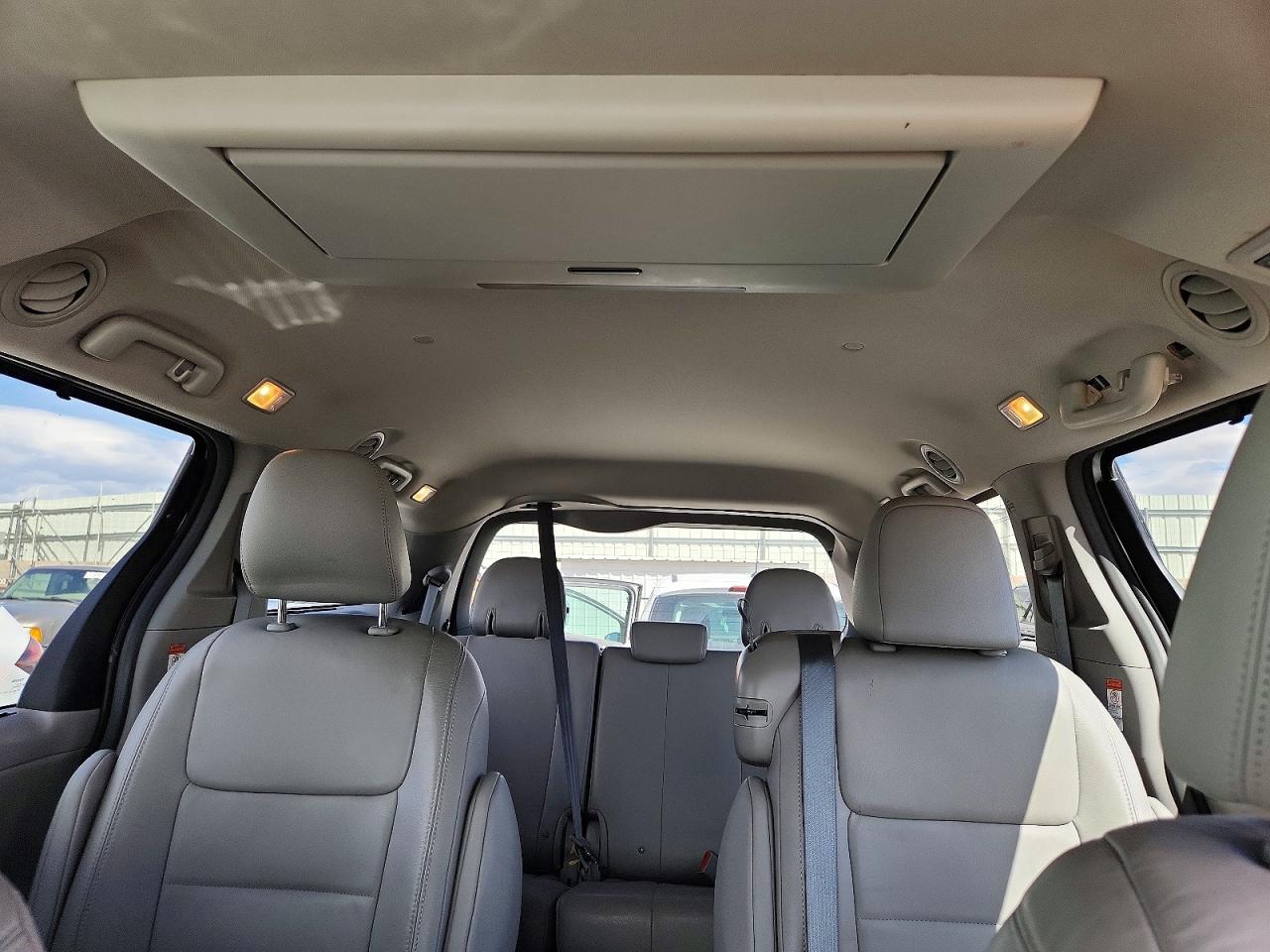 Toyota Sienna Xle Premium 8-passenger