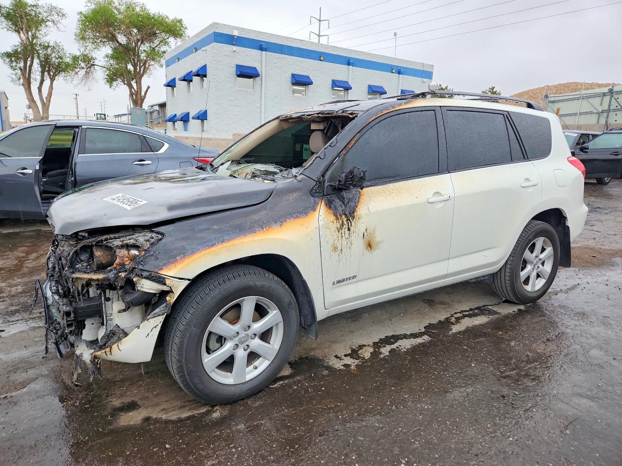 Salvage Toyota RAV4 Image