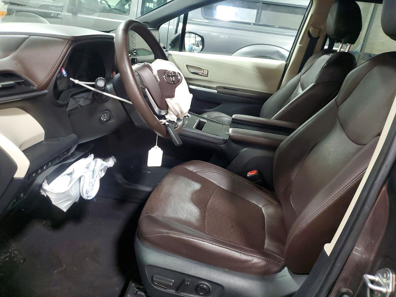 Toyota Sienna Platinum 7-passenger