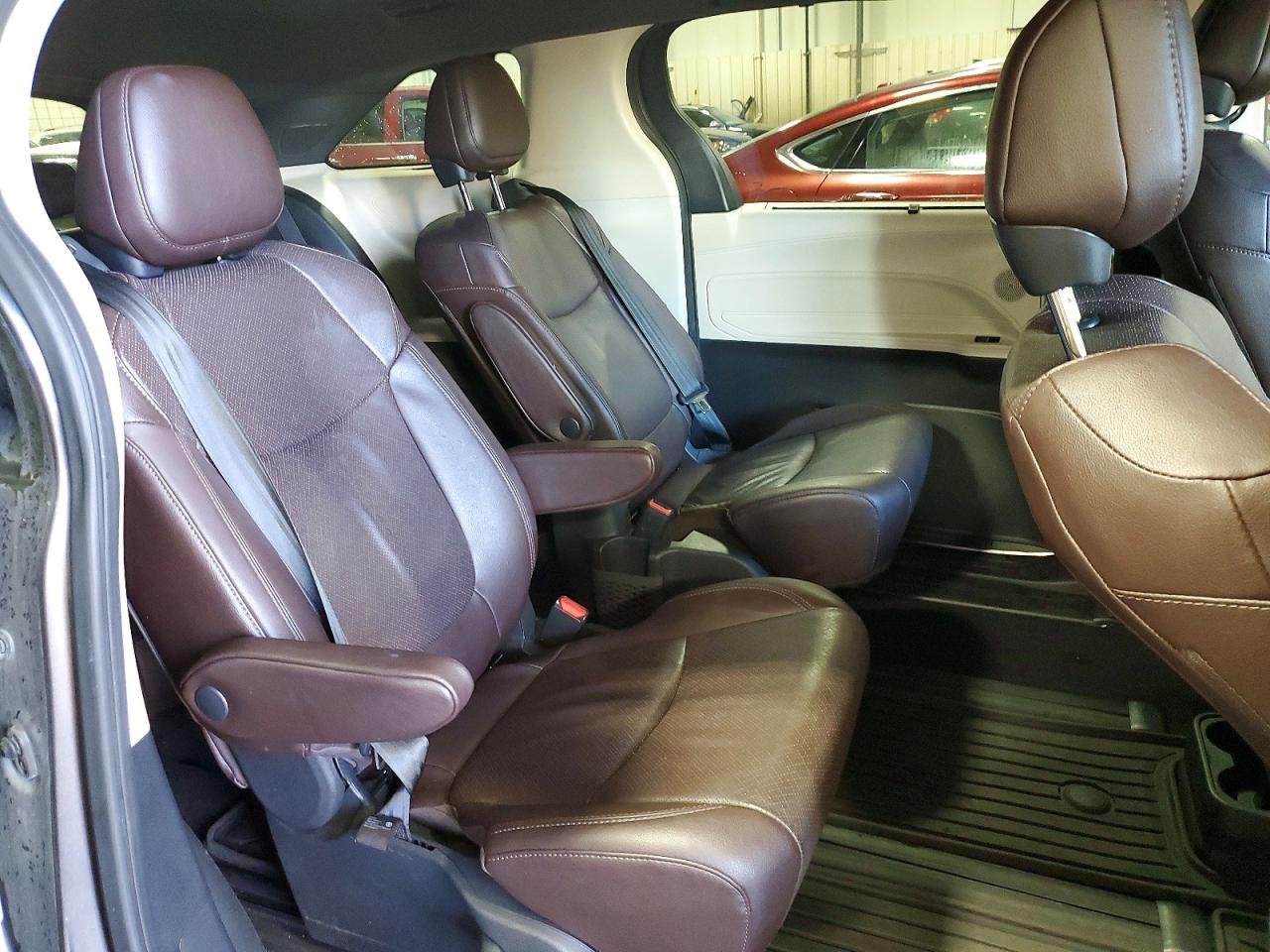 Toyota Sienna Platinum 7-passenger