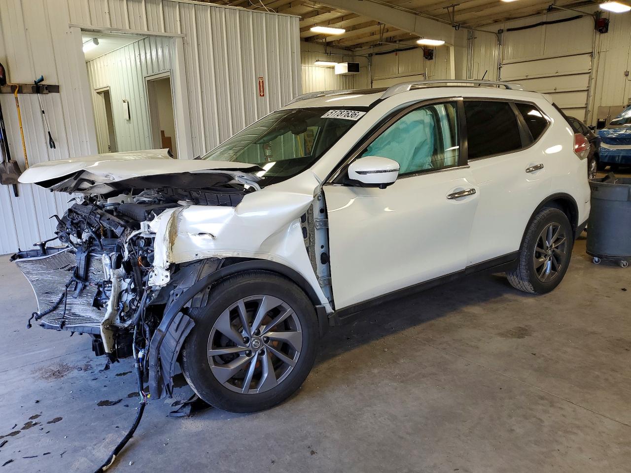 Salvage Nissan Rogue Image