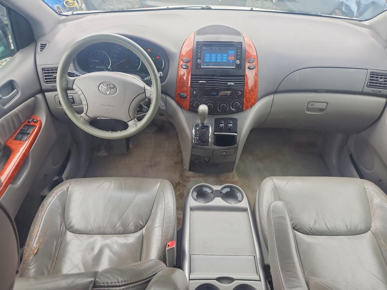 Toyota Sienna Le 8-passenger