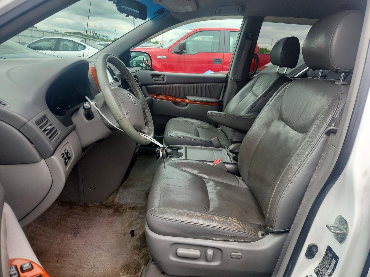 Toyota Sienna Le 8-passenger