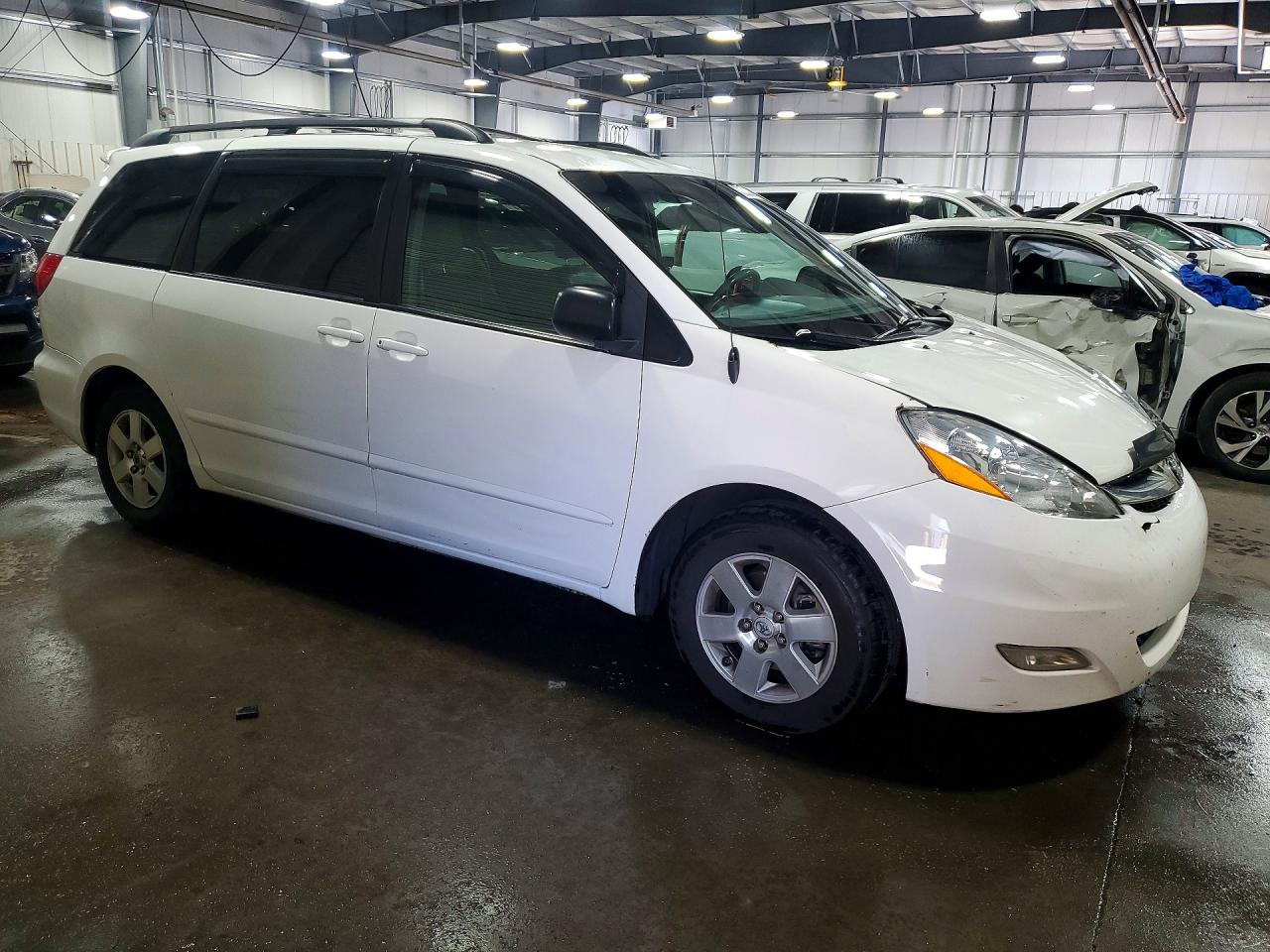 Toyota Sienna Le 8-passenger
