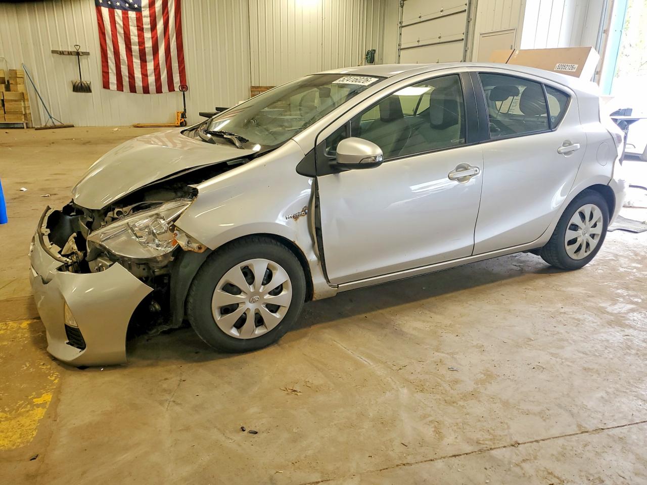 Salvage Toyota Prius c Image