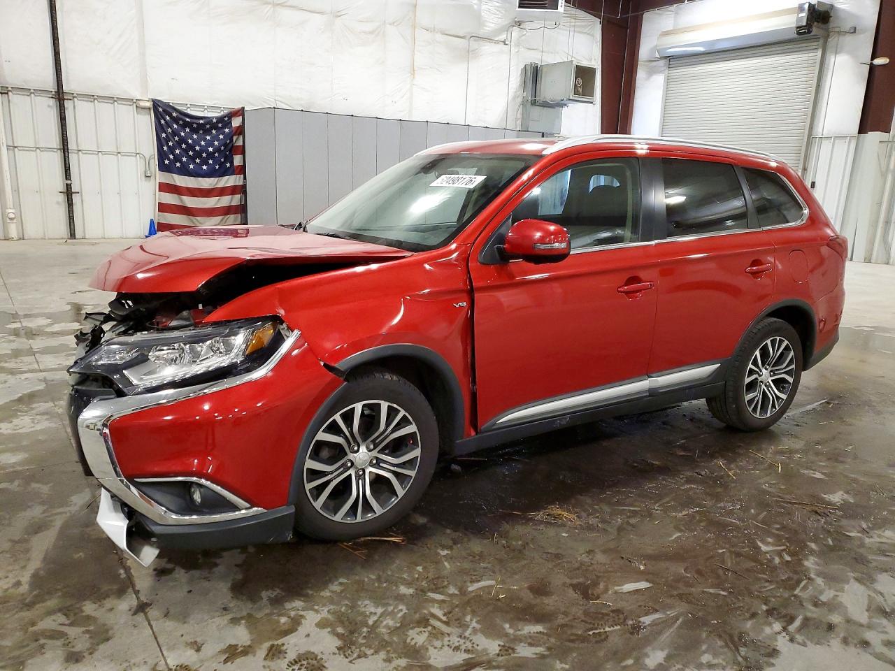 Salvage Mitsubishi Outlander Image