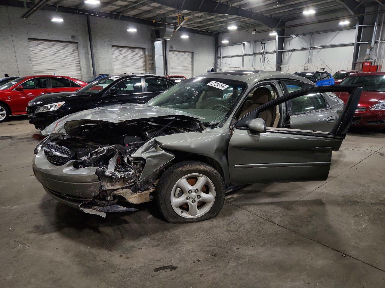 Salvage Ford Taurus Image