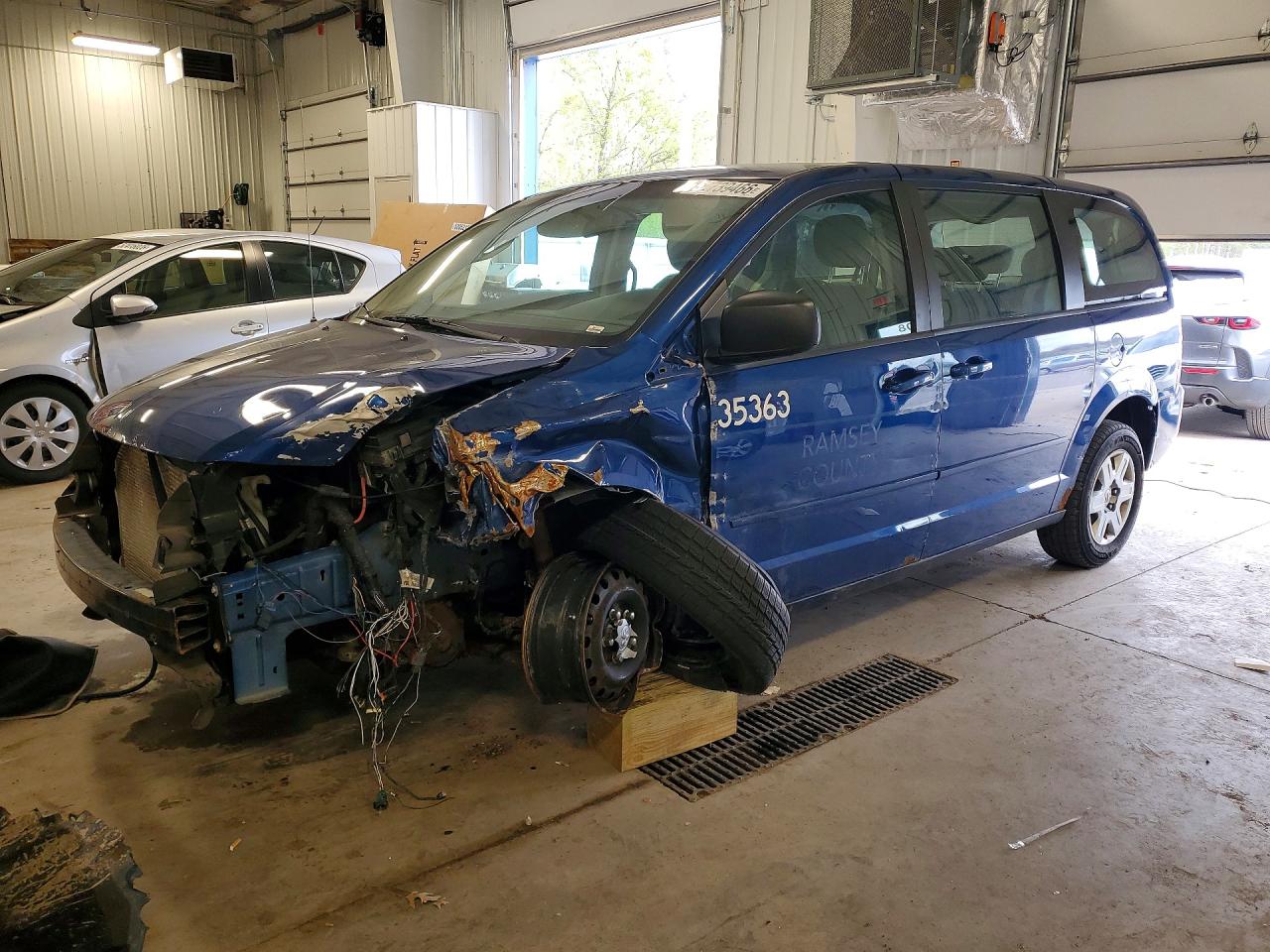 Salvage Dodge Caravan Image
