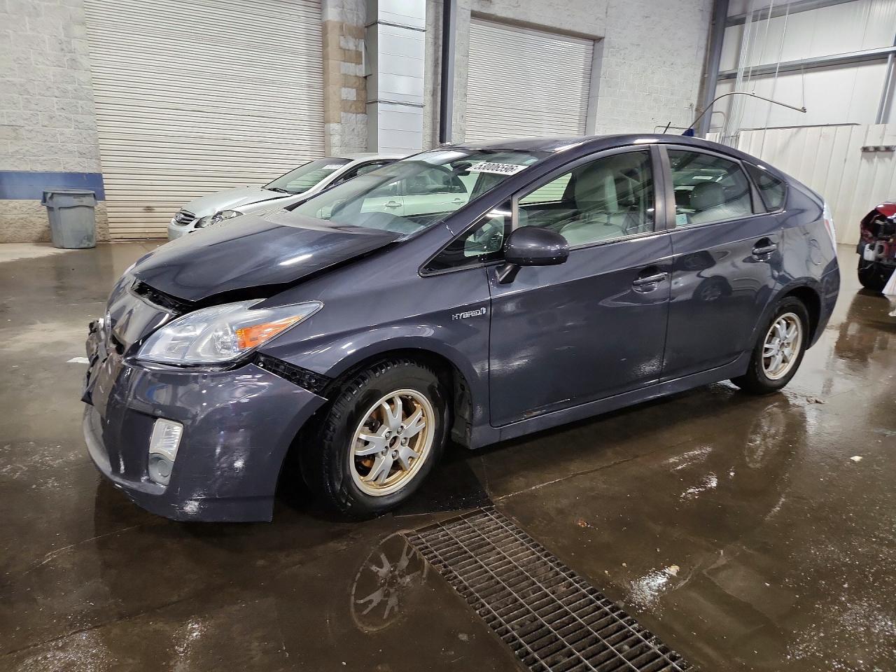 Salvage Toyota Prius Image