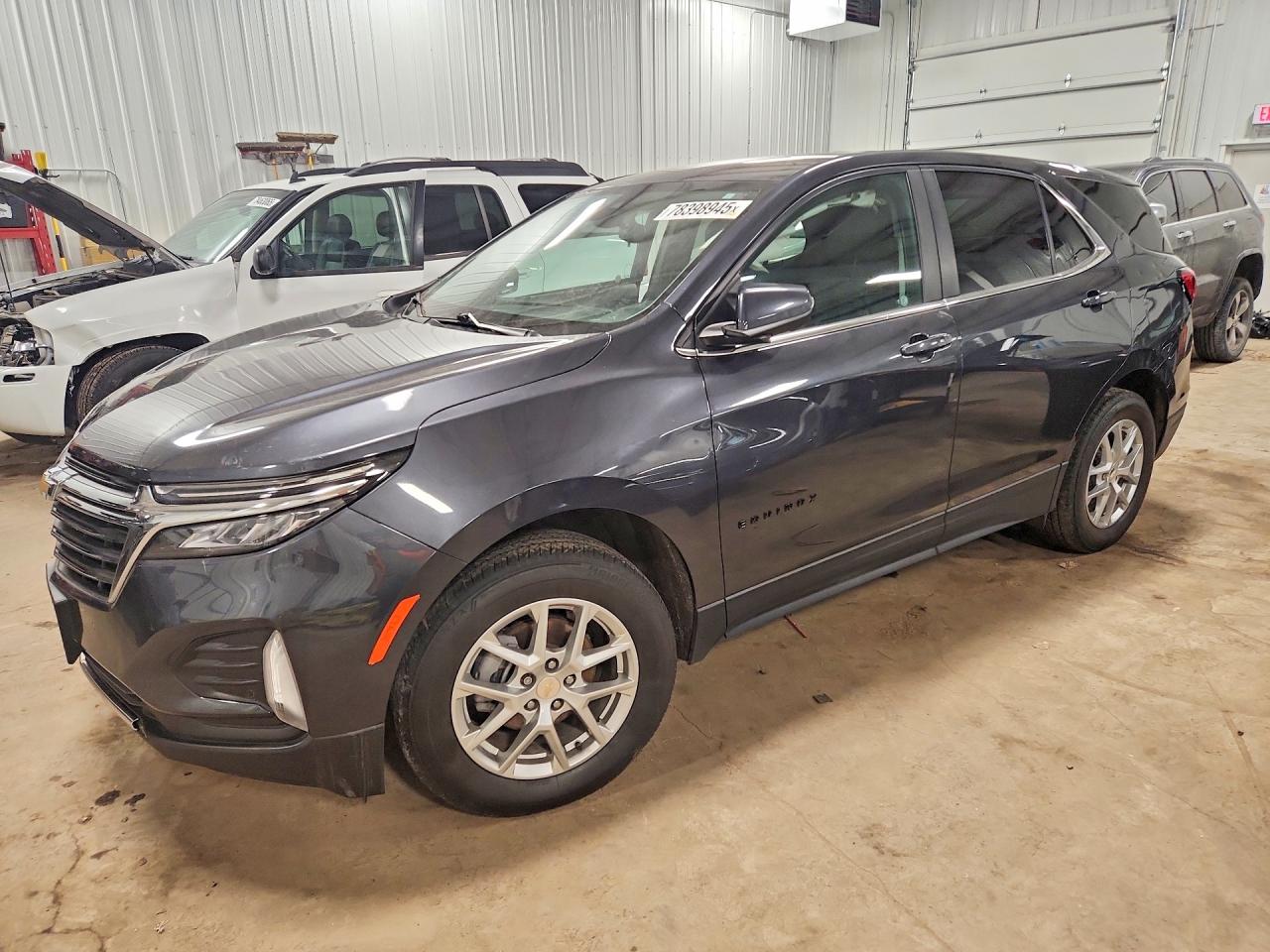 Salvage Chevrolet Equinox Image