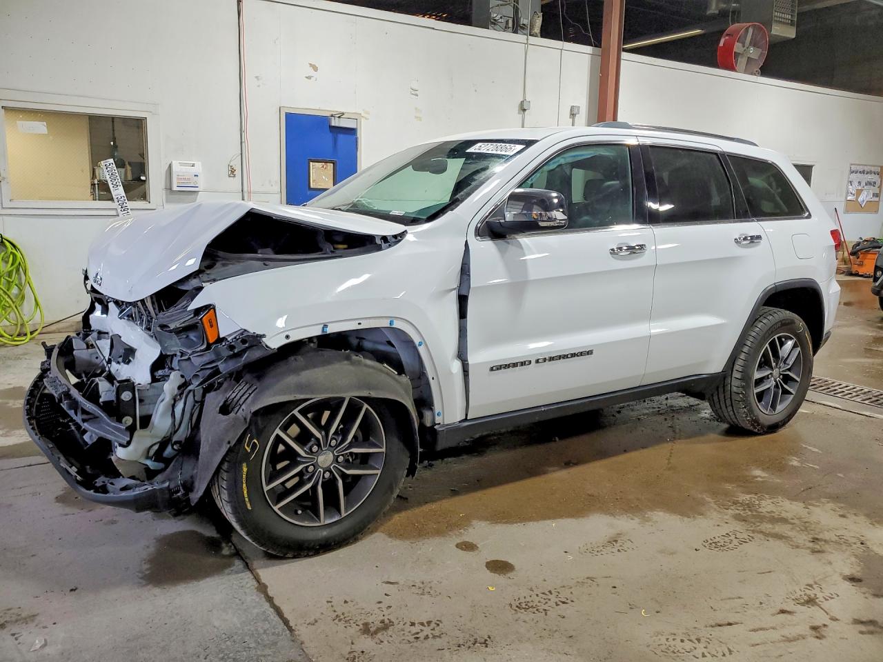 Salvage Jeep Grand Cherokee Image