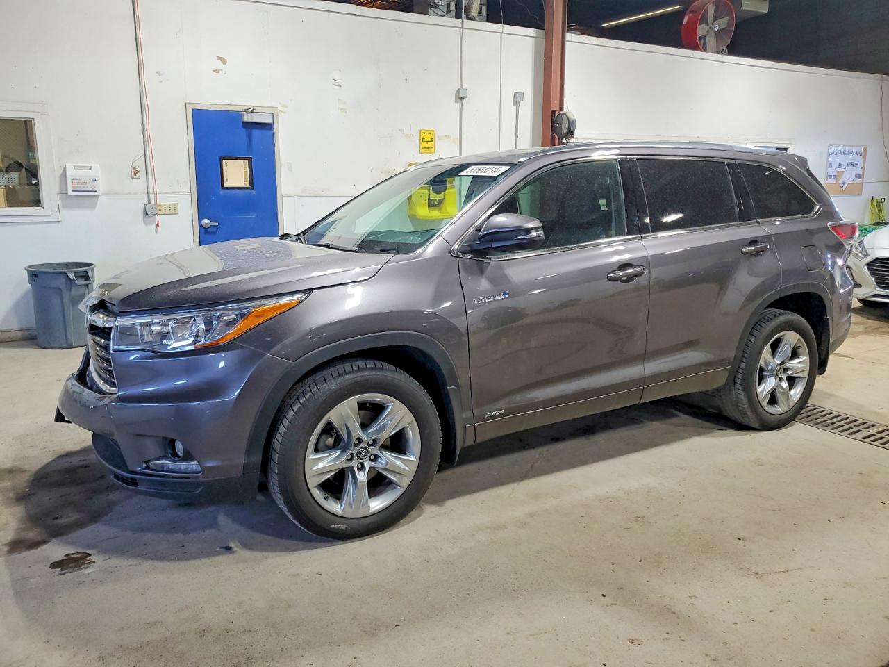 Salvage Toyota Highlander Image