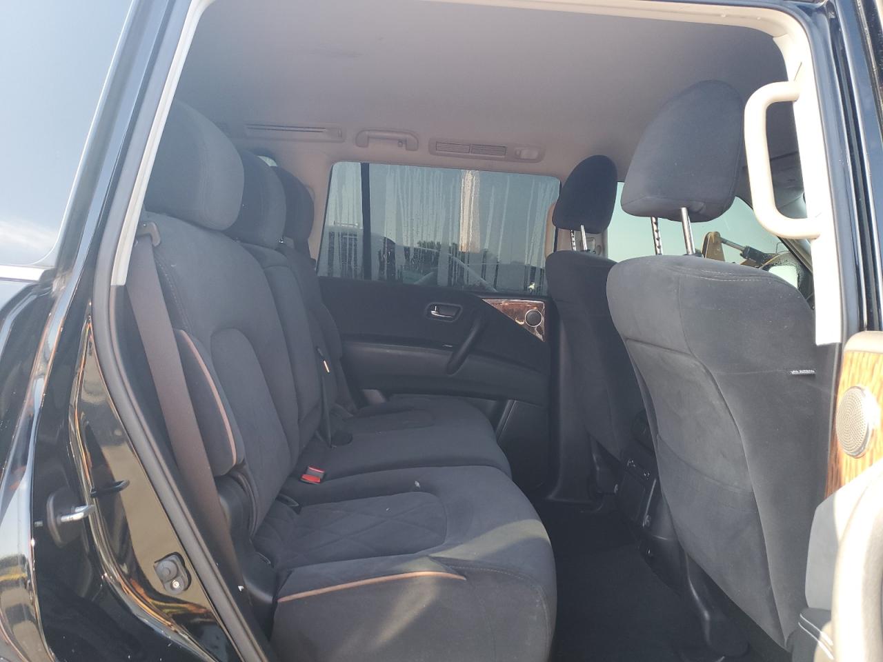 Nissan Armada Sv