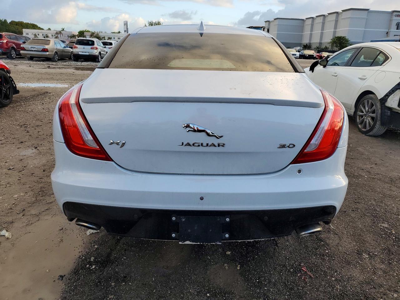 Jaguar XJ