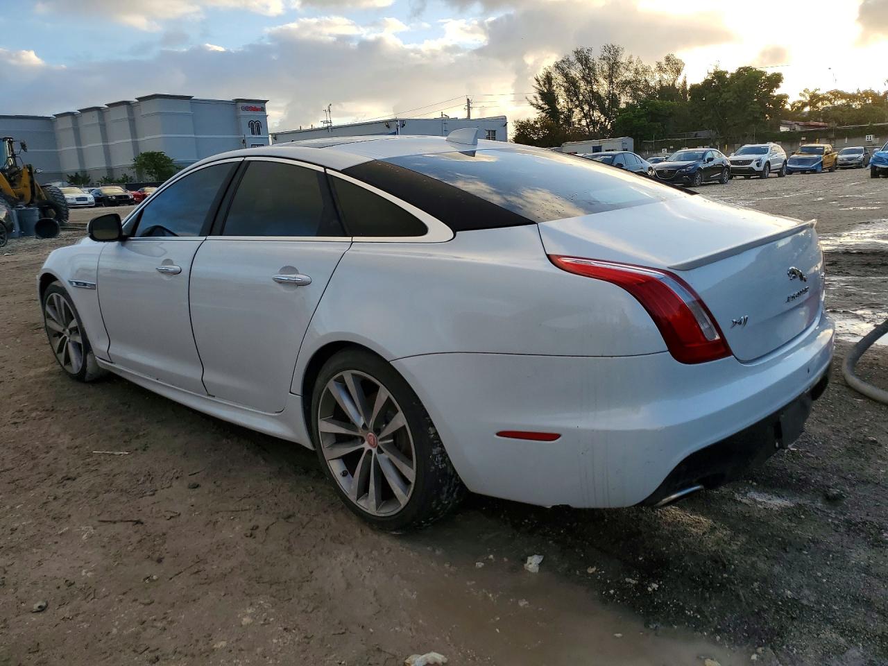 Jaguar XJ