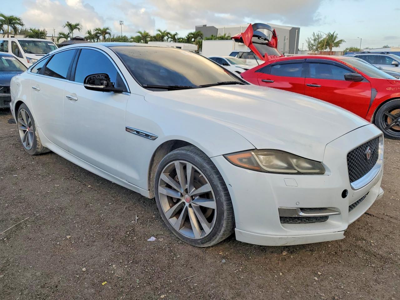 Jaguar XJ