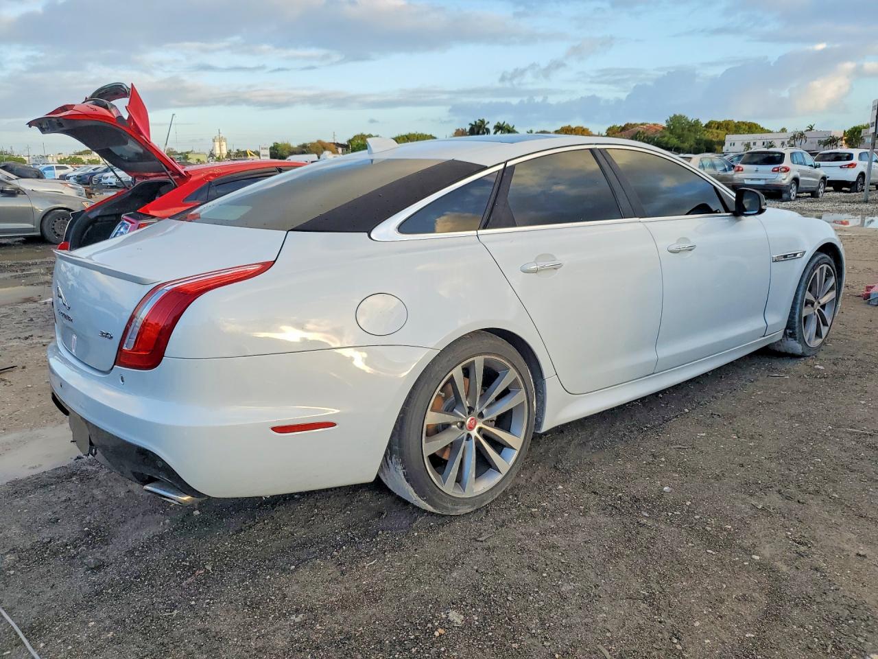 Jaguar XJ
