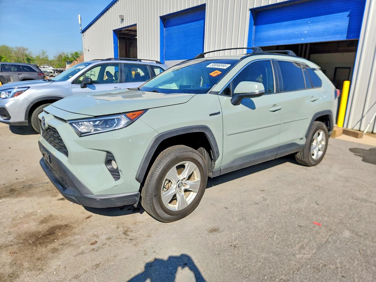 Salvage Toyota RAV4 Image