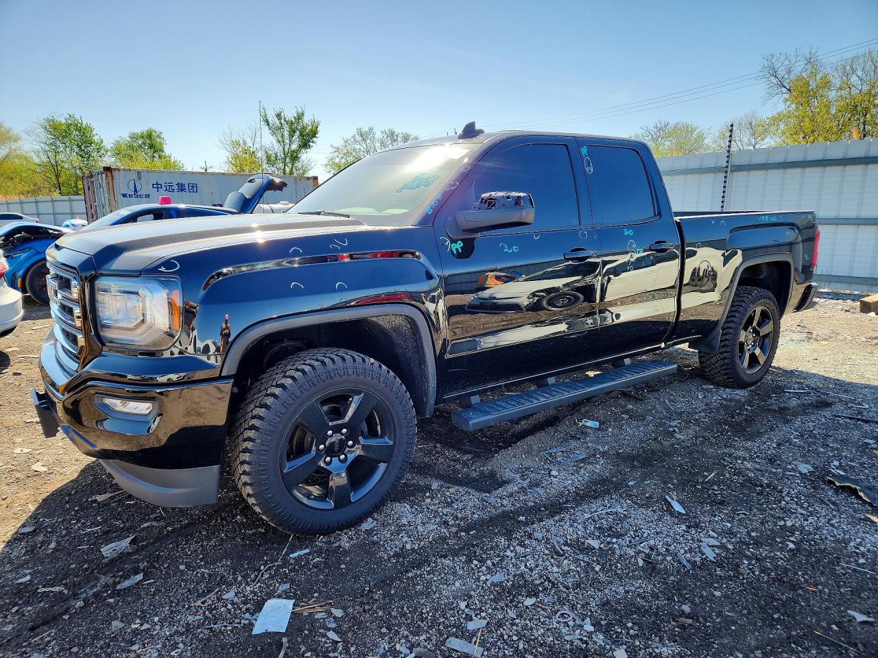 Salvage GMC Sierra Image