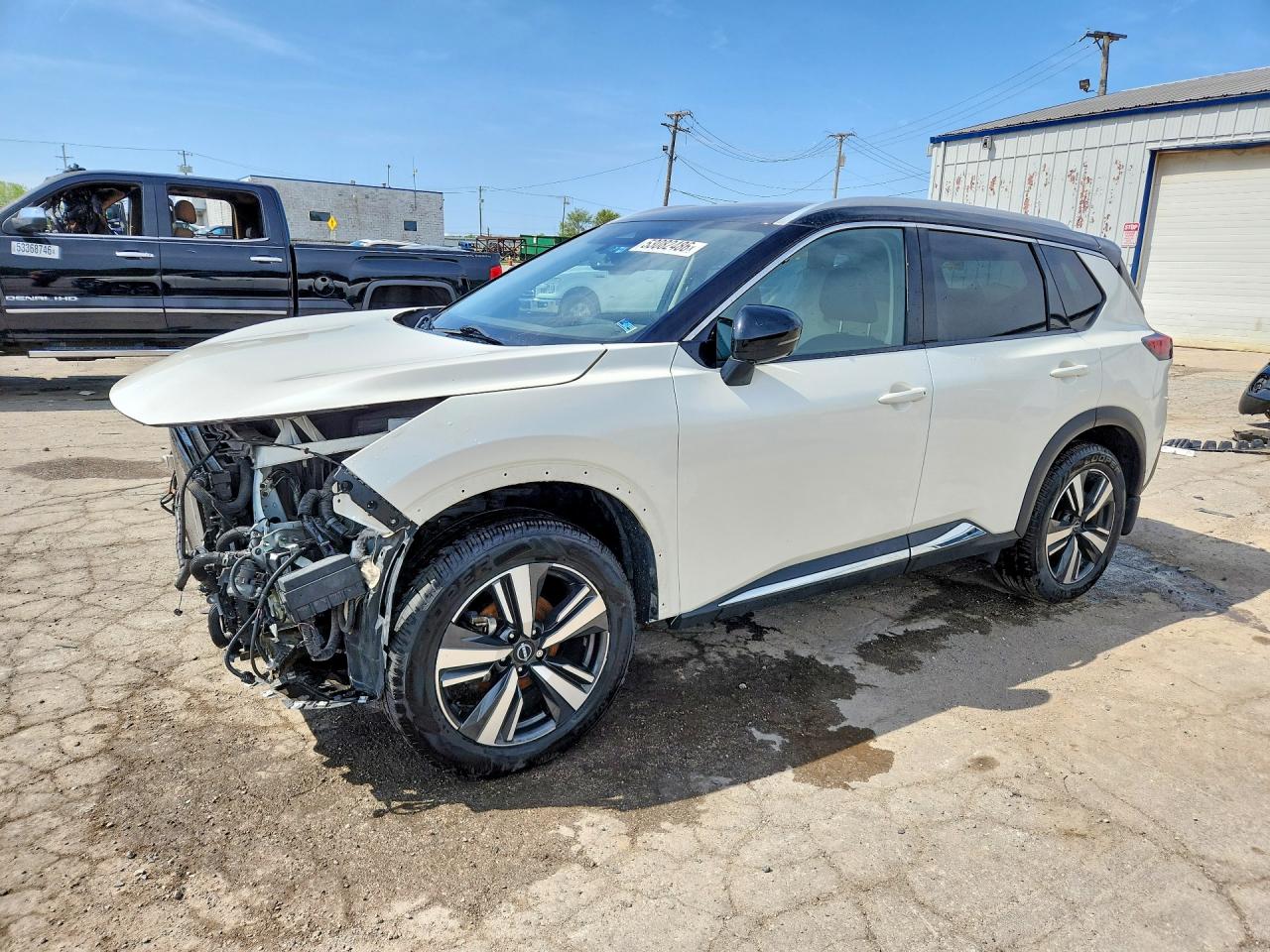 Salvage Nissan Rogue Image