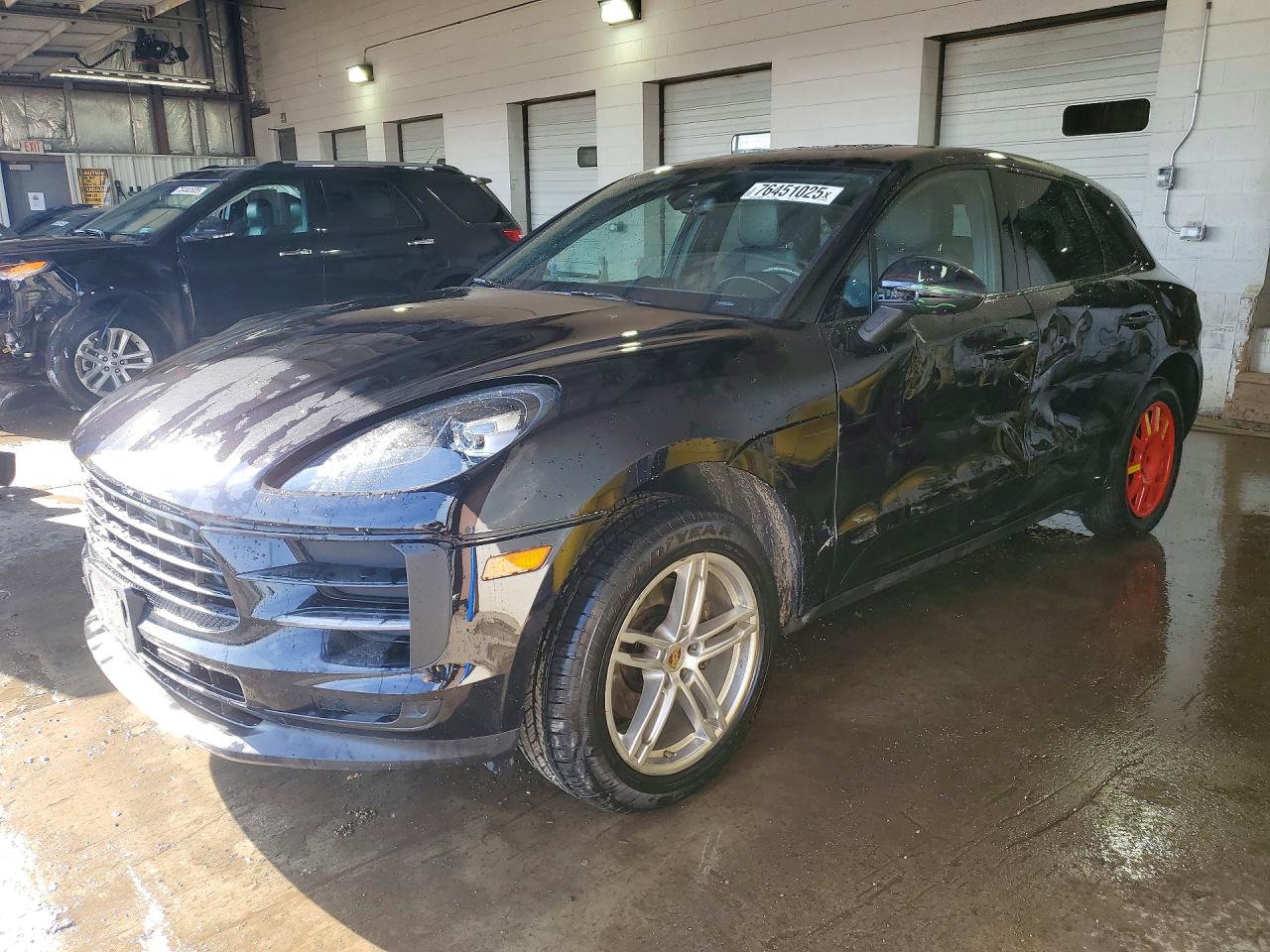 Salvage Porsche Macan Image
