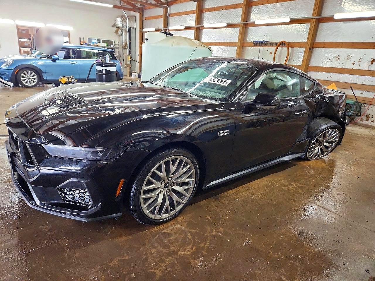 Salvage Ford Mustang Image