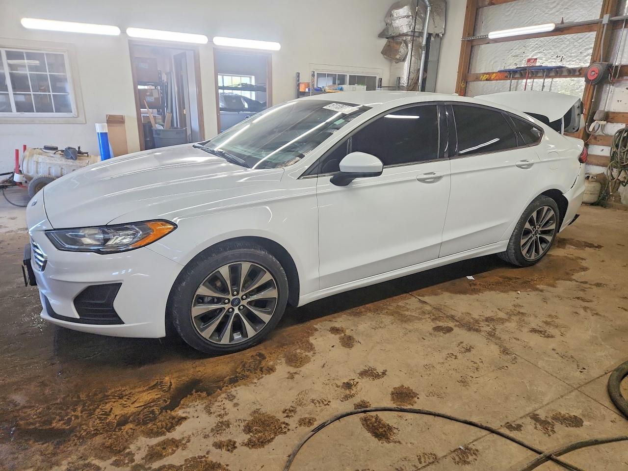 Salvage Ford Fusion Image