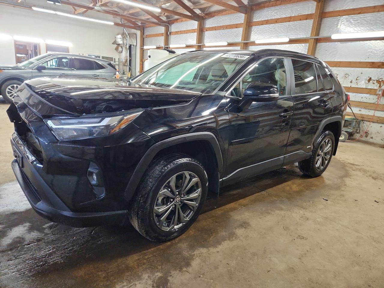 Salvage Toyota RAV4 Image