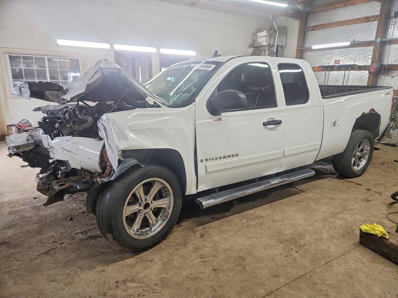 Salvage Chevrolet Silverado Image