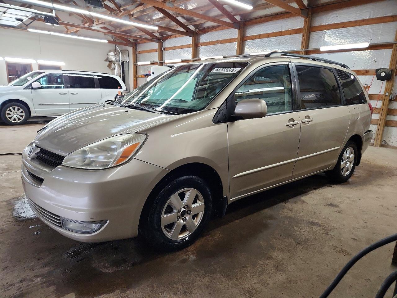 Salvage Toyota Sienna Image