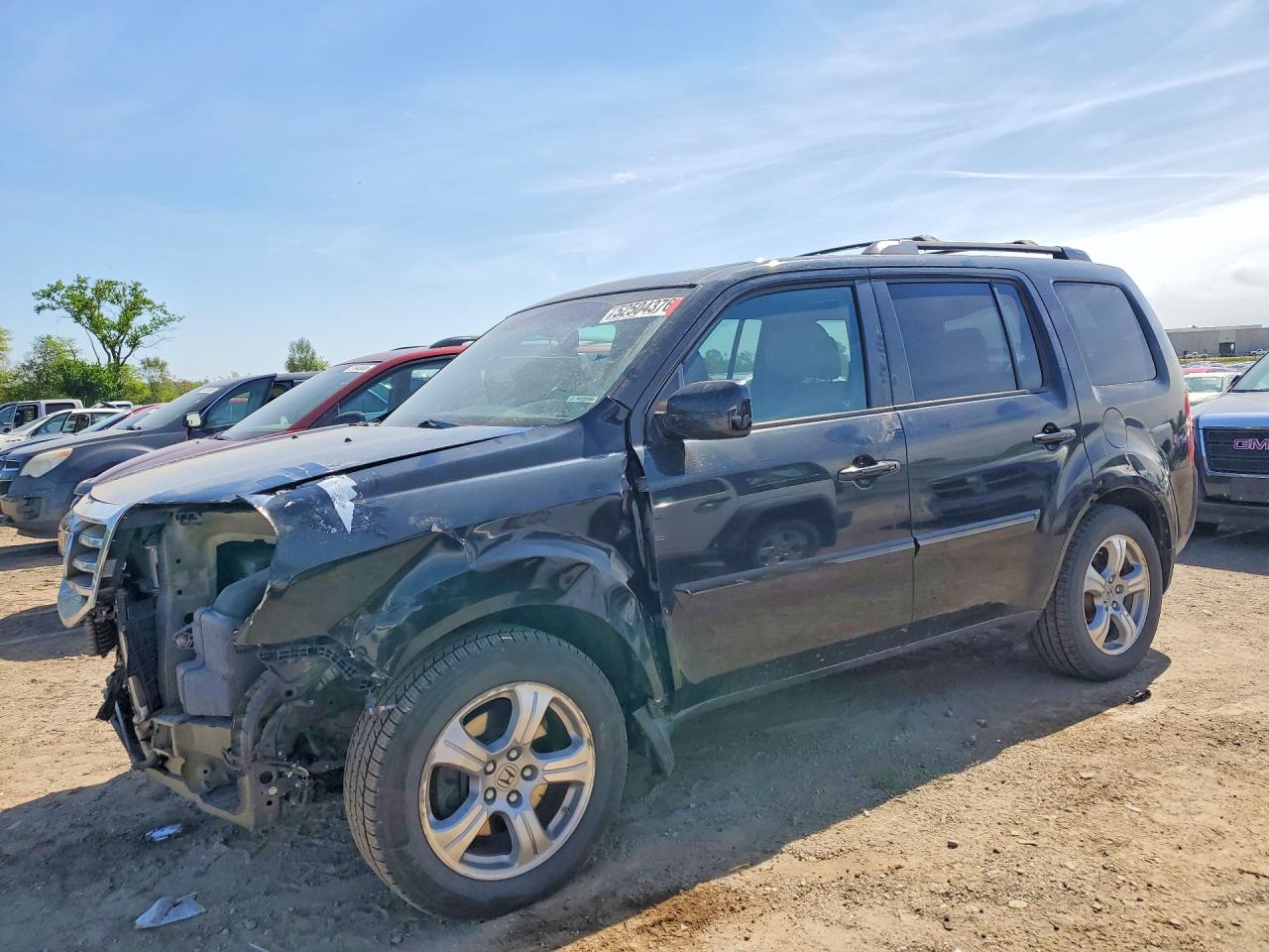 Salvage Honda Pilot Image