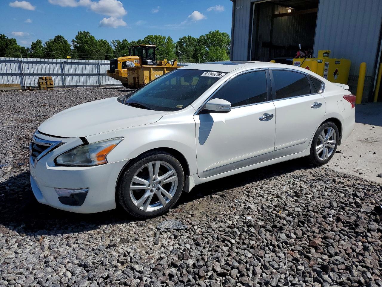 Salvage Nissan Altima Image