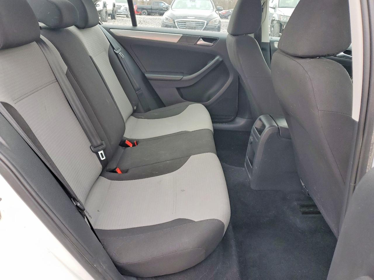 Volkswagen Jetta S