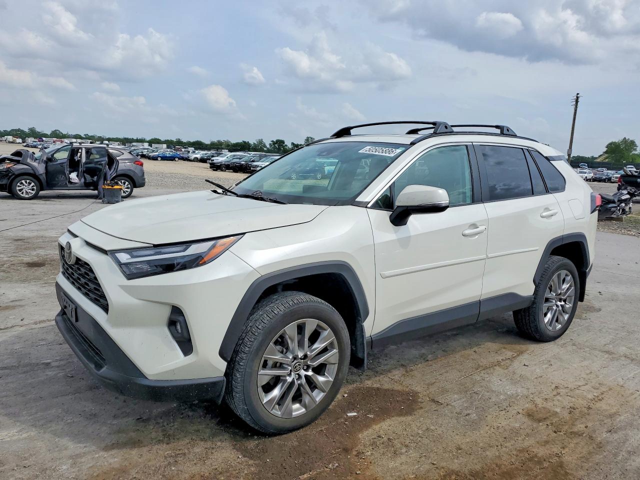Salvage Toyota RAV4 Image