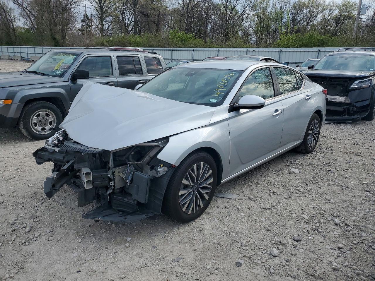 Salvage Nissan Altima Image