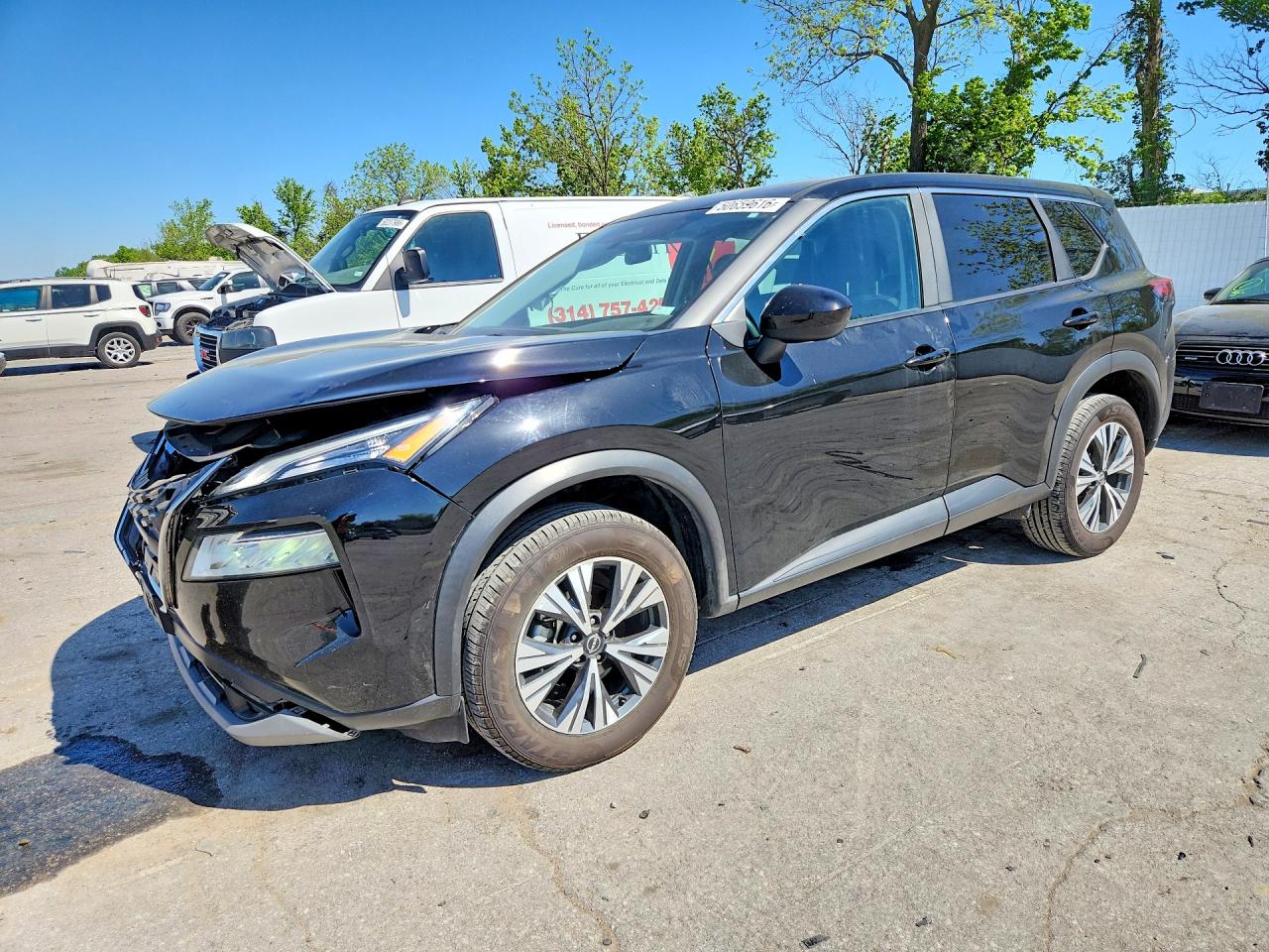 Salvage Nissan Rogue Image