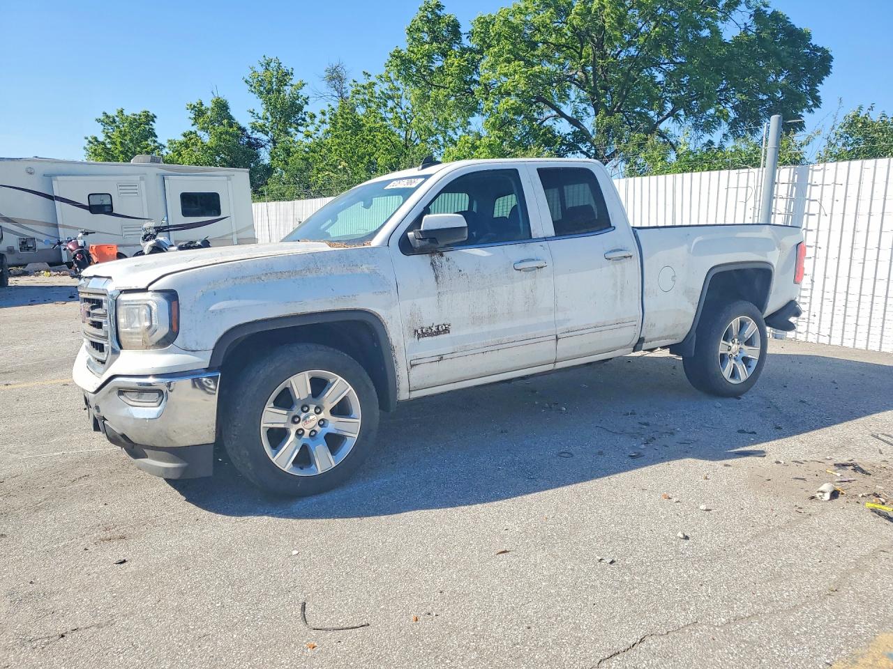 Salvage GMC Sierra Image