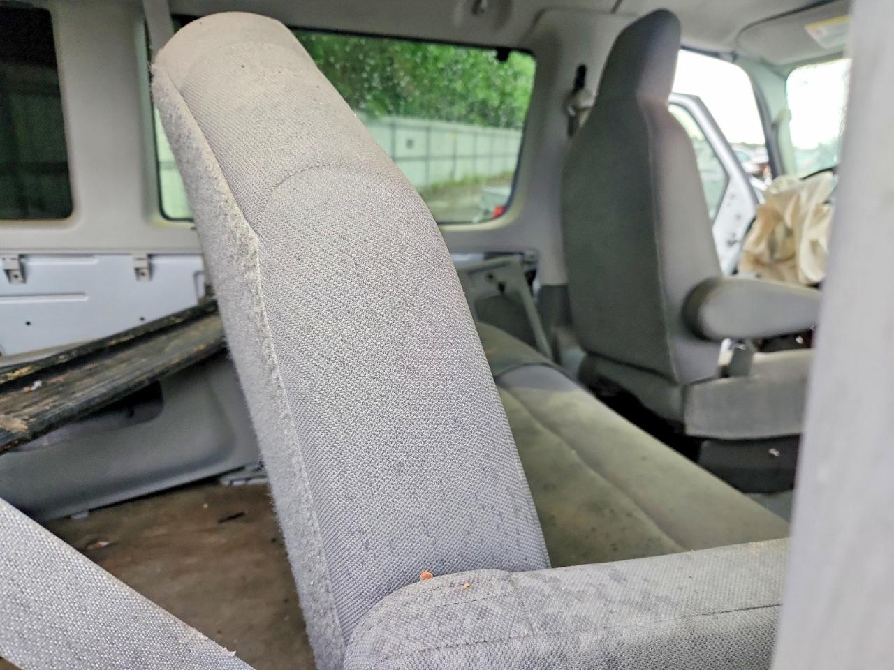 Ford Econoline E350 Super Duty Wagon