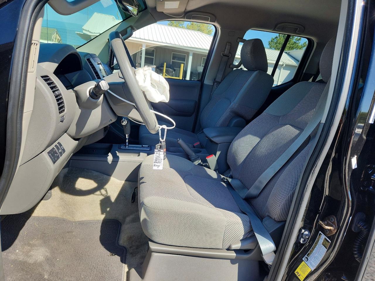 Nissan Frontier S