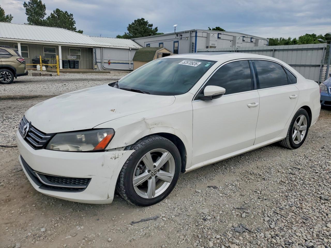 Salvage Volkswagen Passat Image