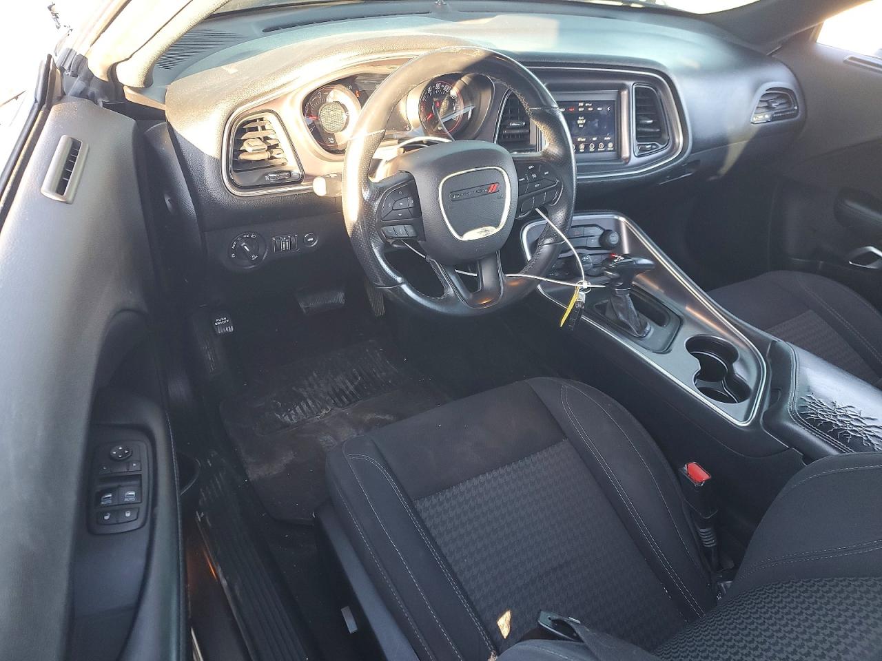 Dodge Challenger Sxt