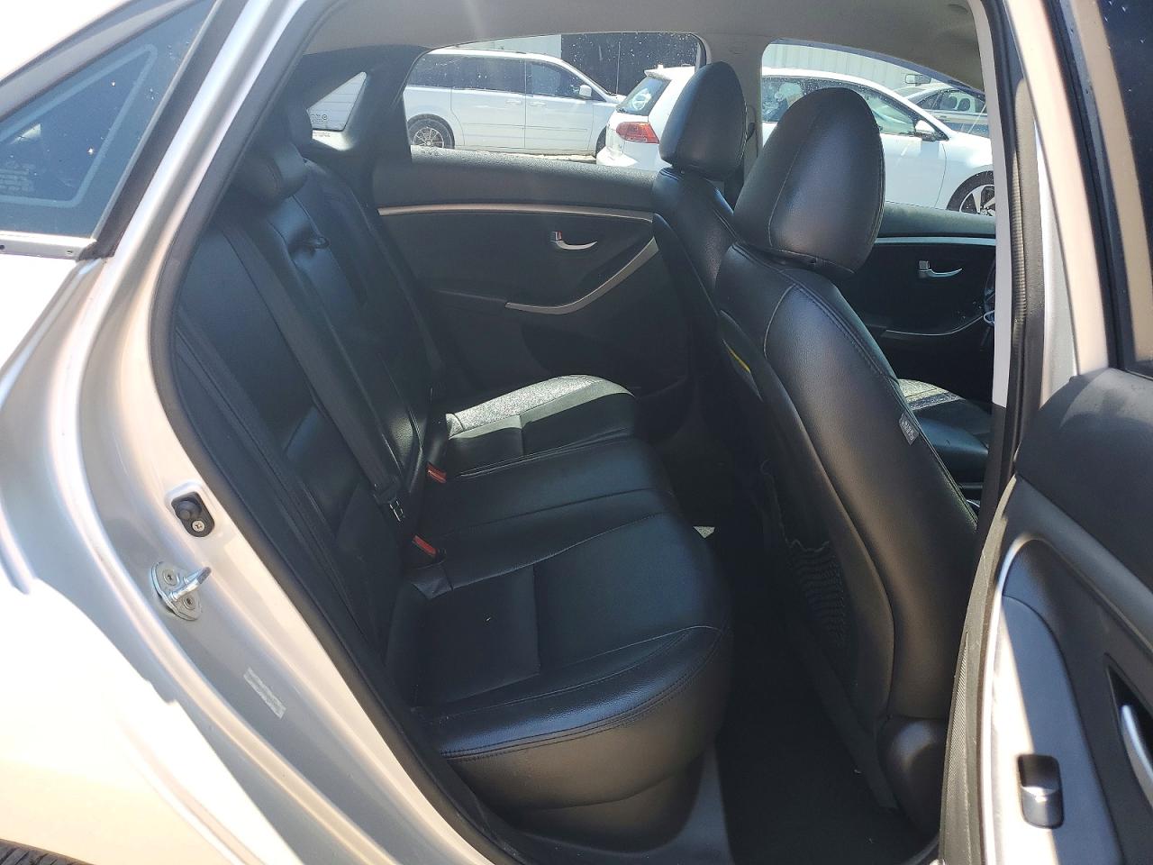 Hyundai ELANTRA Base
