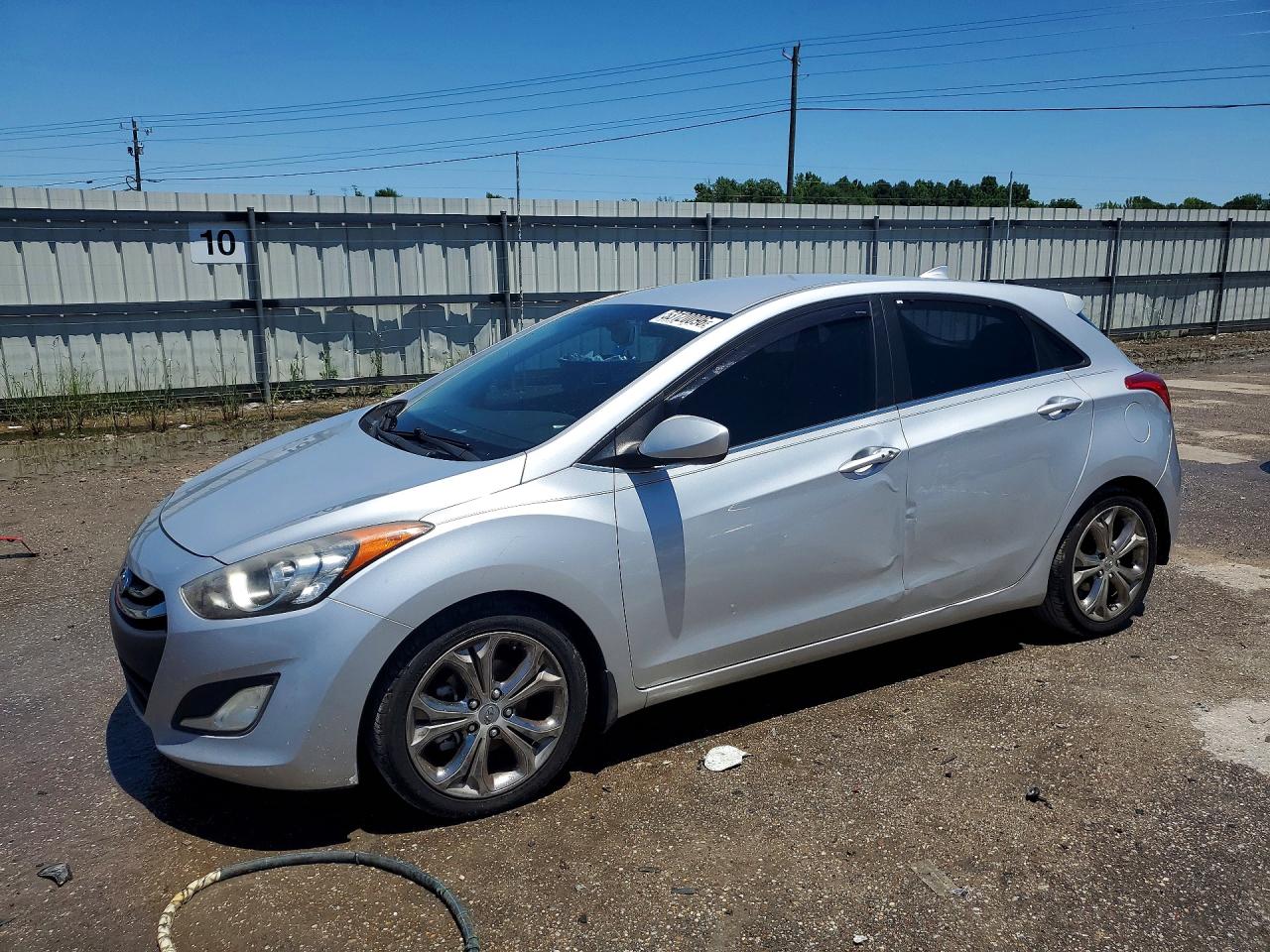 Salvage Hyundai ELANTRA Image
