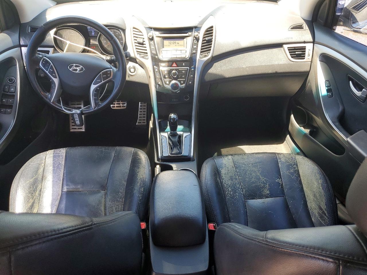 Hyundai ELANTRA Base
