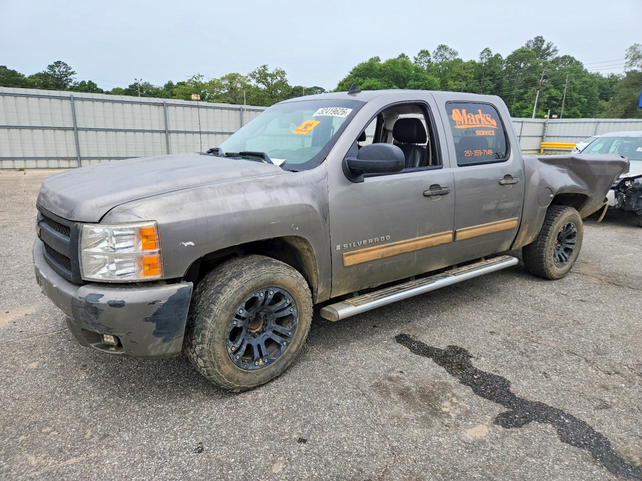 Salvage Chevrolet Silverado Image