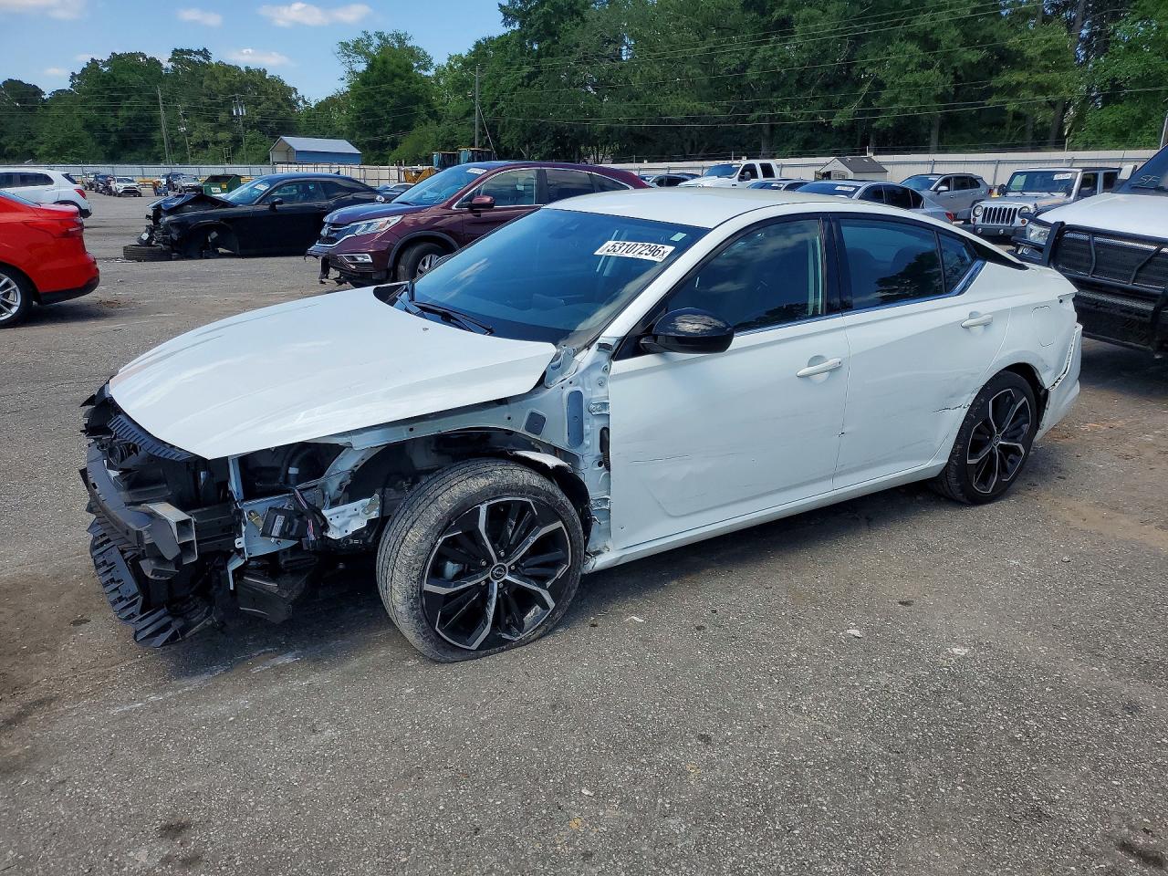 Salvage Nissan Altima Image