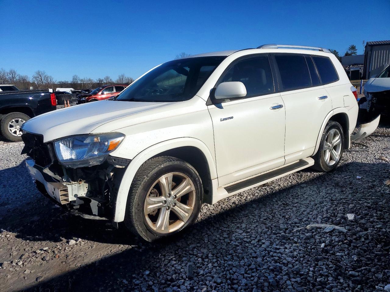 Salvage Toyota Highlander Image