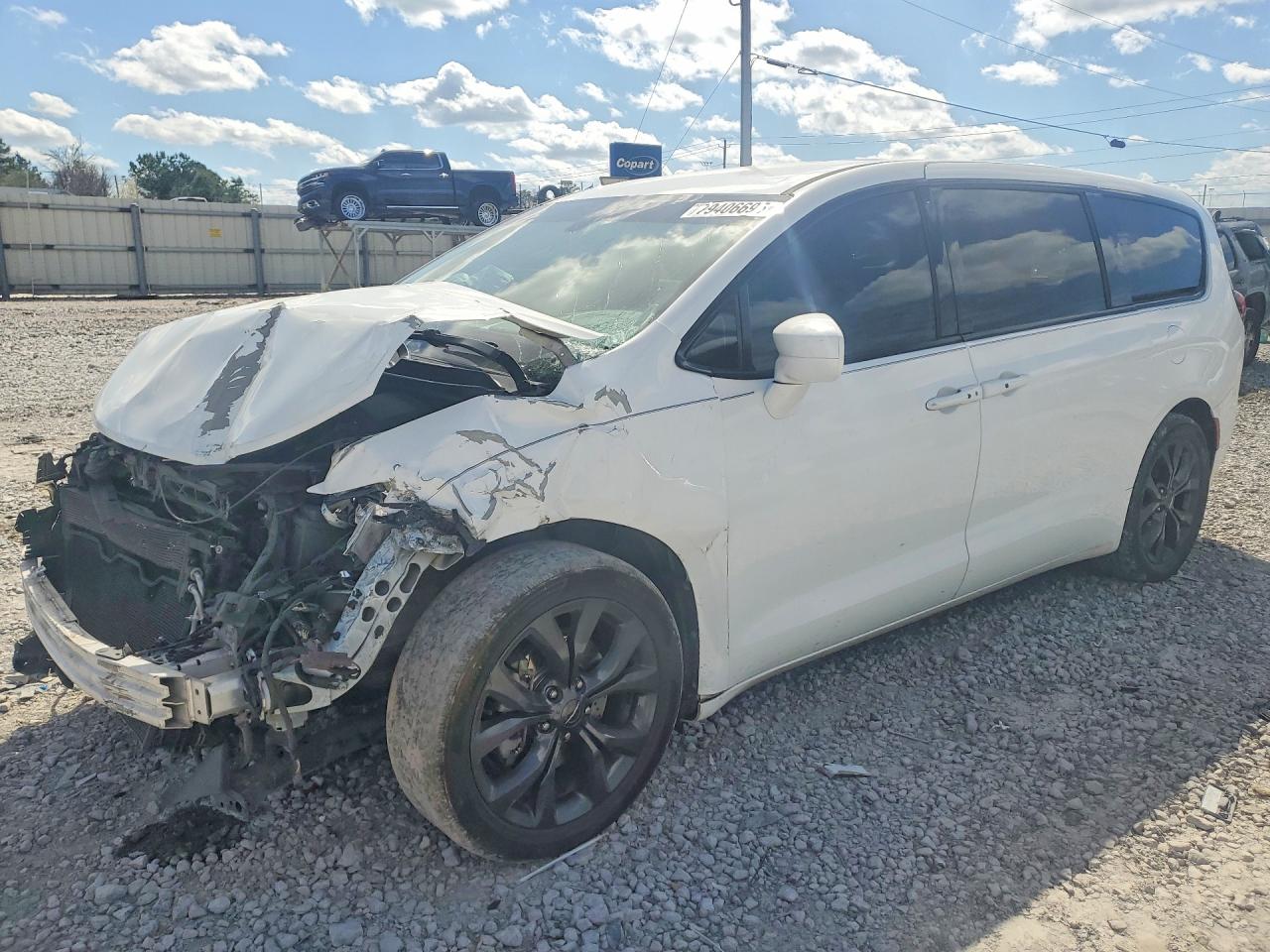 Salvage Chrysler Pacifica Image